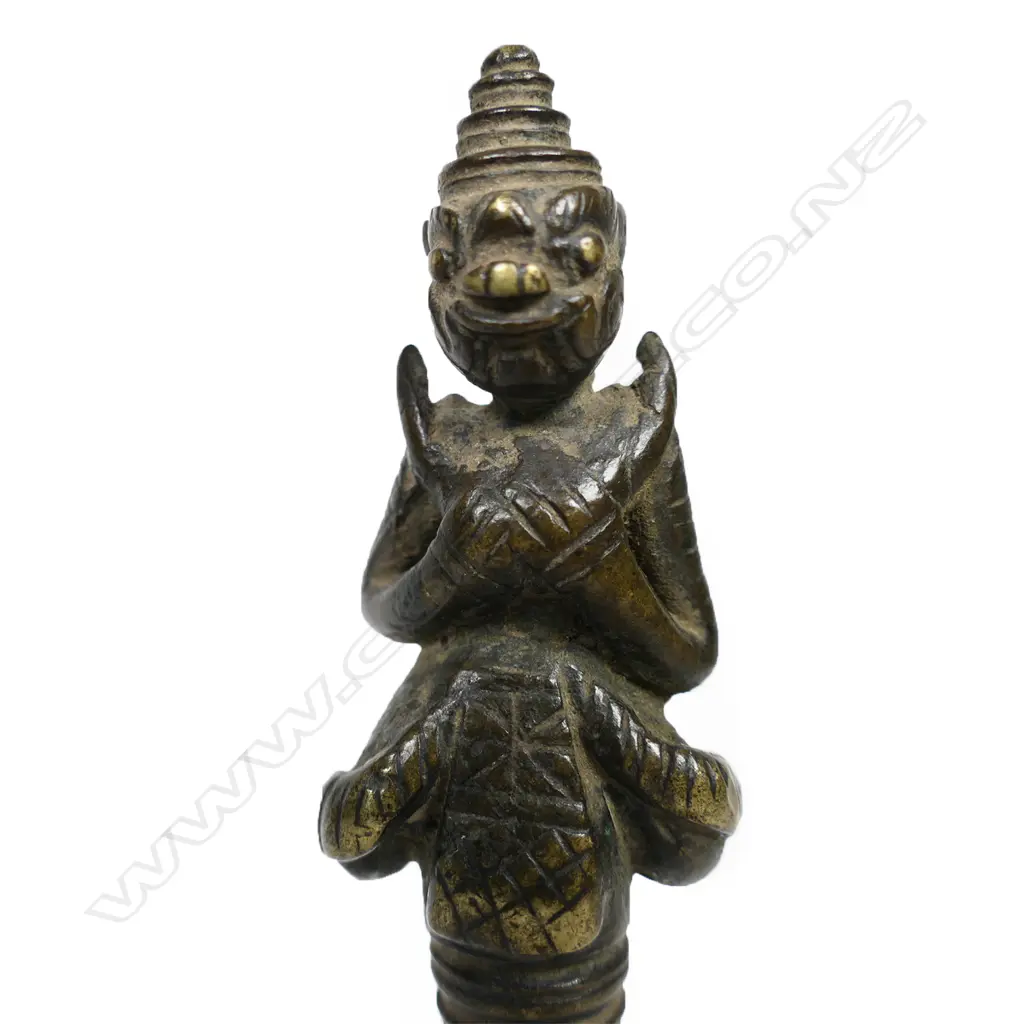 An early 20thC Upper Burma bronze tattoo weight, Image 1++